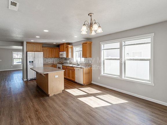 5th image of 9105 W Red St