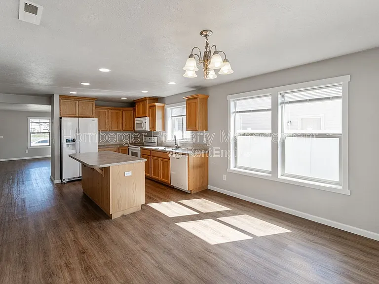 9105 W Red St — Photo 2