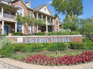 128 Sandy Ln #1, Walled Lake, MI 48390