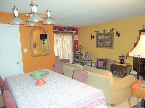 4th image of 831 Carnaby Ct