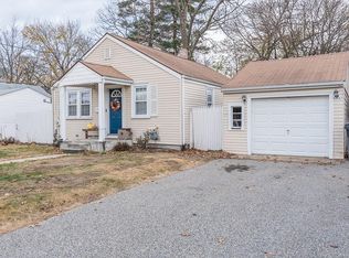 15 Community Rd, Warwick, RI 02889