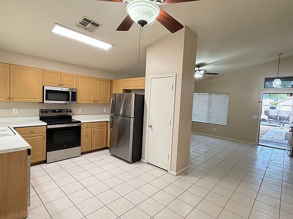 5th image of 11344 W Barbara Ave