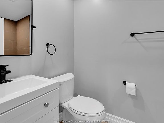 3rd image of 946 Howard Ave #1 & 2
