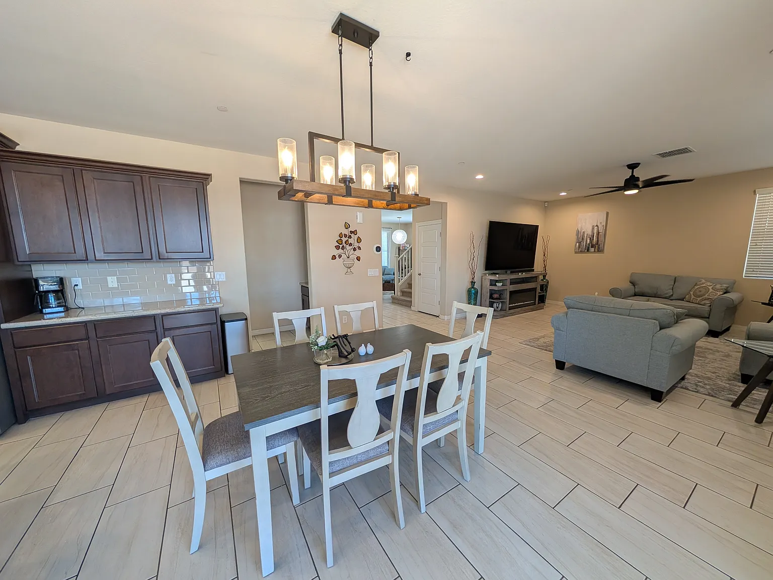 4 bed, 2.5 bath, 2722 sqft, $3,950 — Photo 4