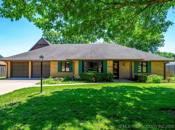 1044 Meadow Dr, Bartlesville, OK 74006