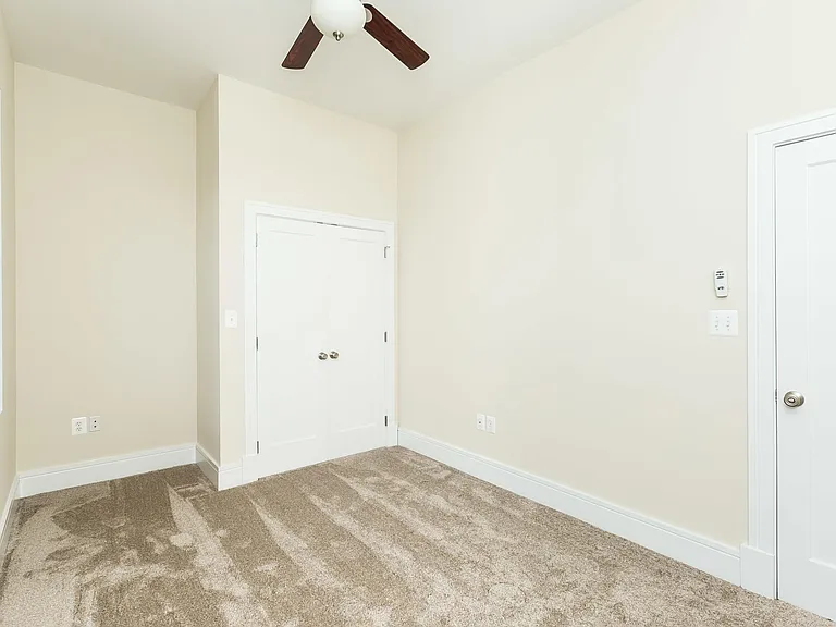 2201 E Fairmount Ave #A — Photo 25