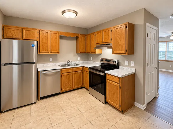 Amberwood Condo LLC, 180 E Grande Ave #13, Johnson City, TN 37601