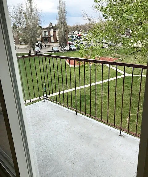 1613 Scenic Hts S — Photo 11