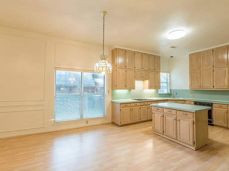 2411 Cross Timbers Trl — Photo 10