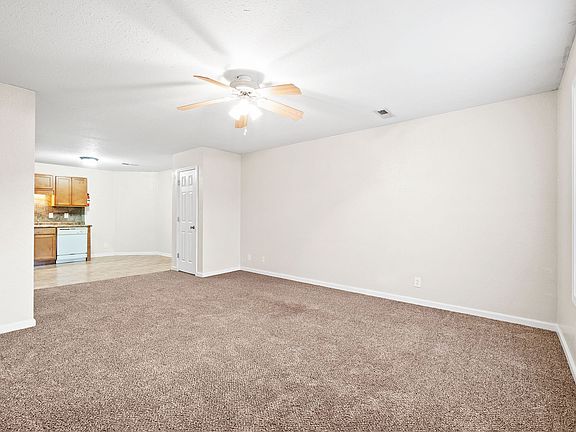 4th image of 504 Luxury Dr Unit A