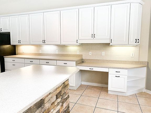 5th image of 2715 SE 25th Ct
