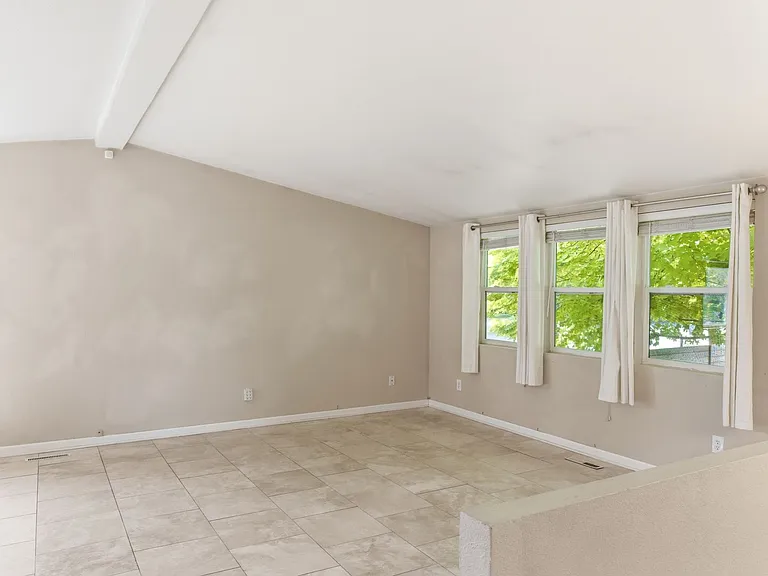429 S Miller St — Photo 4