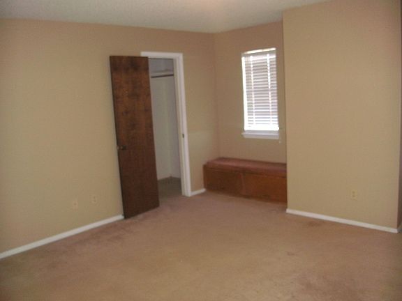4th image of 6946 Benwood Sq