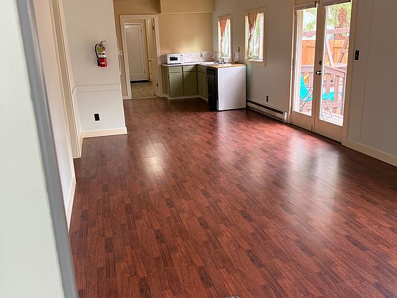 Kitchen and Dining Room, Dishwasher,Microwave, Refrigerator and Oven