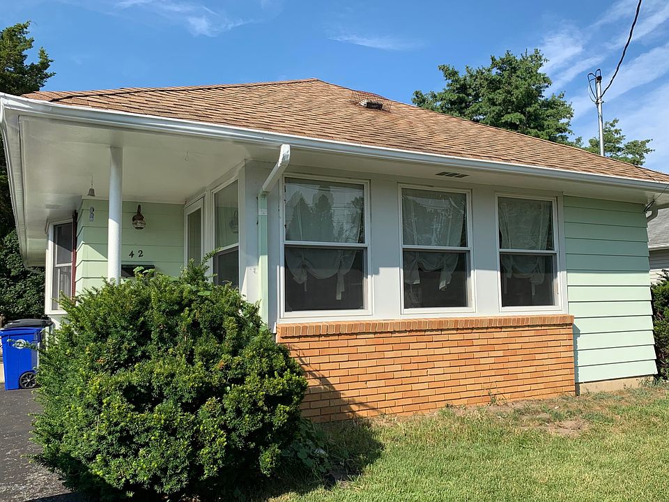 2nd image of 42 Parisian Dr