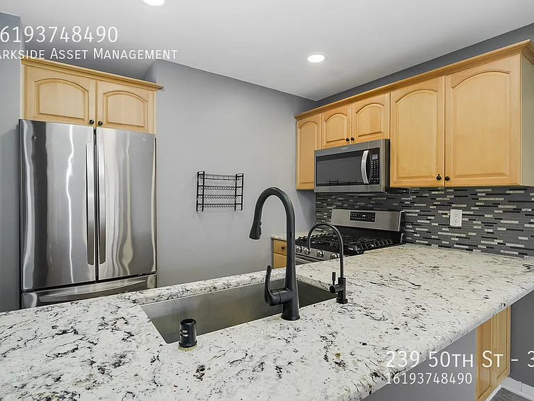 239 50th St #37 — Photo 9