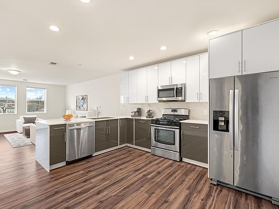 2nd image of 820 N 48th St #114B