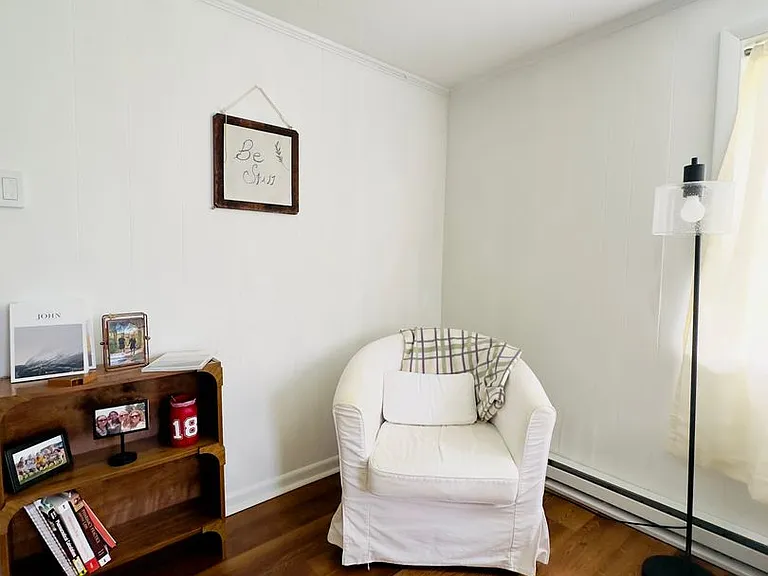 104 Stratford Ct — Photo 4