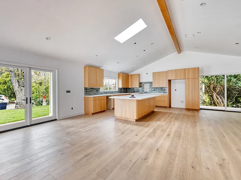 4285 La Salle Ave — Photo 3
