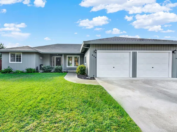 925 Charity Ln, Dixon, CA 95620