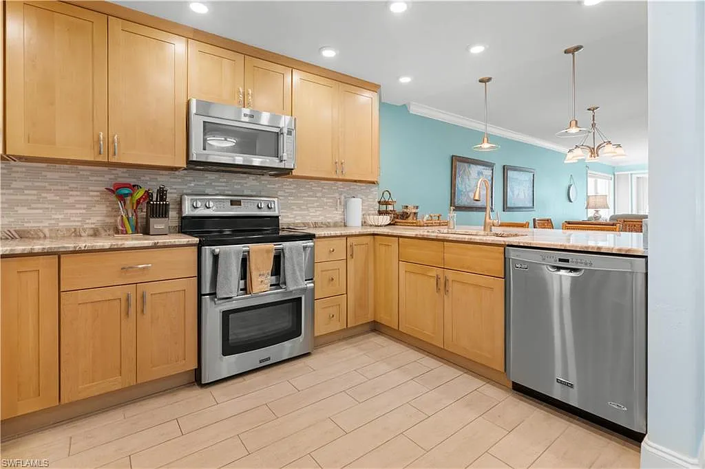 2 bed, 2.0 bath, 1089 sqft, $9,000 — Photo 4