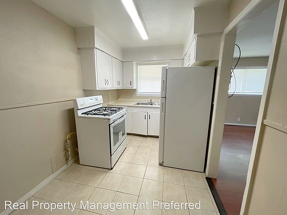 3rd image of 610 N Vionett Ln