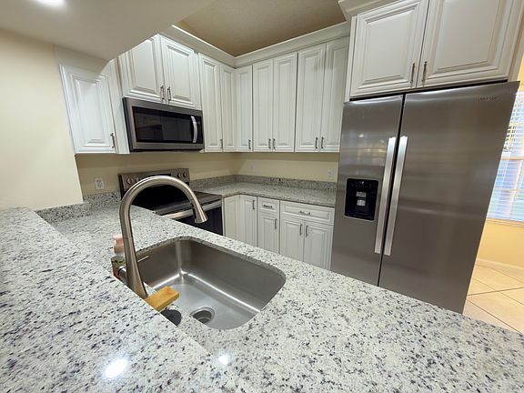 5th image of 1806 Edgewater Dr