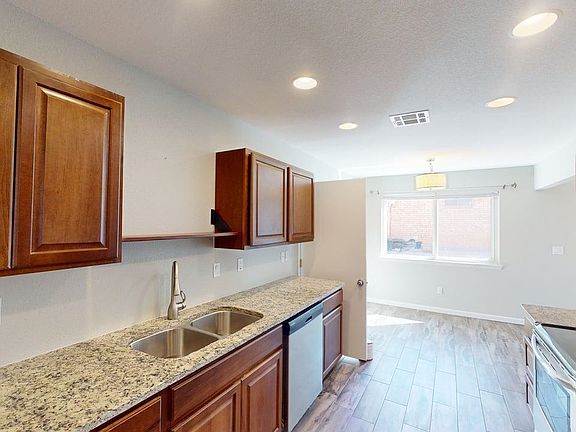 4th image of 3206 Thunder Rd