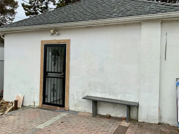 76 Garden City Ave, Wyandanch, NY 11798