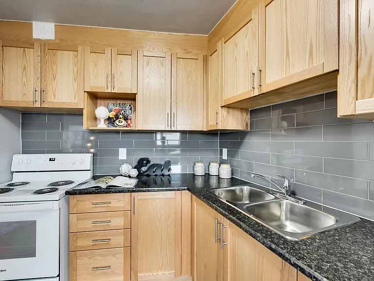 6000 Bathurst St — Photo 44