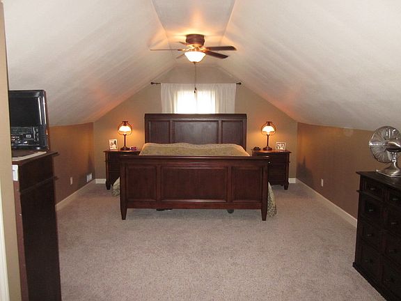Master suite
						:
						Very spacious master suite, pictured with king size bed. Two huge walk in closet