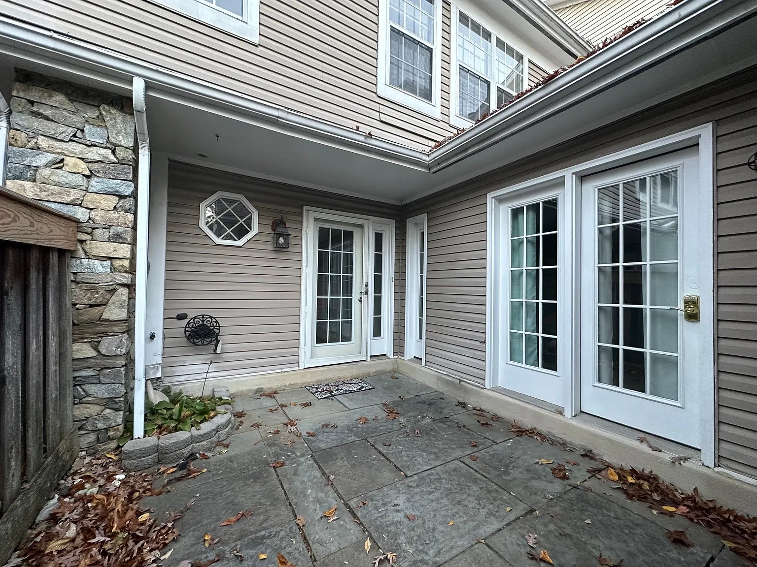 4 bed, 2611 sqft, $3,300 — Photo 2