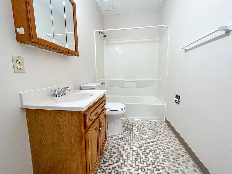 26 Congress St / Luca Investments LLC — Photo 7