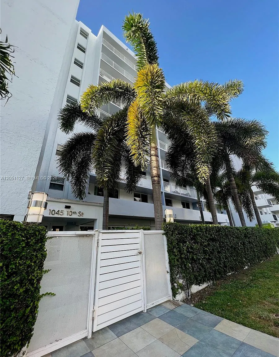The Park Gardens Condo — Photo 1