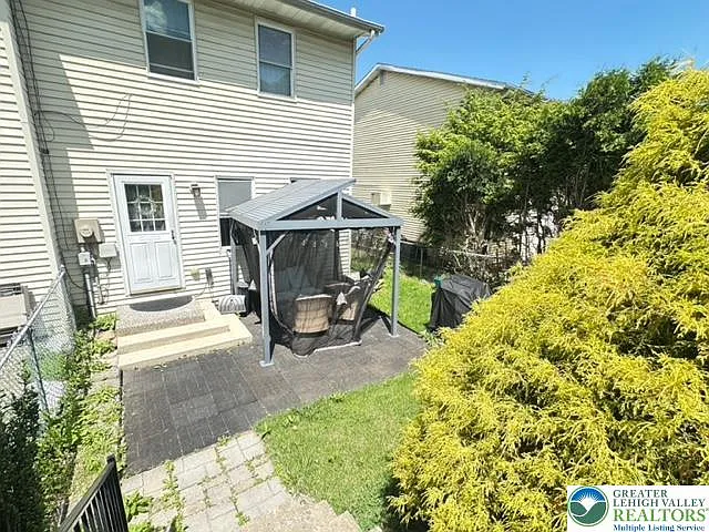 2858 Klein St — Photo 15