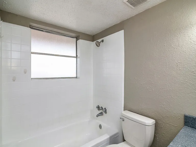 Royal Terrace: Leasing Specials! Renovated Euless Apartments, New Management! — Photo 17