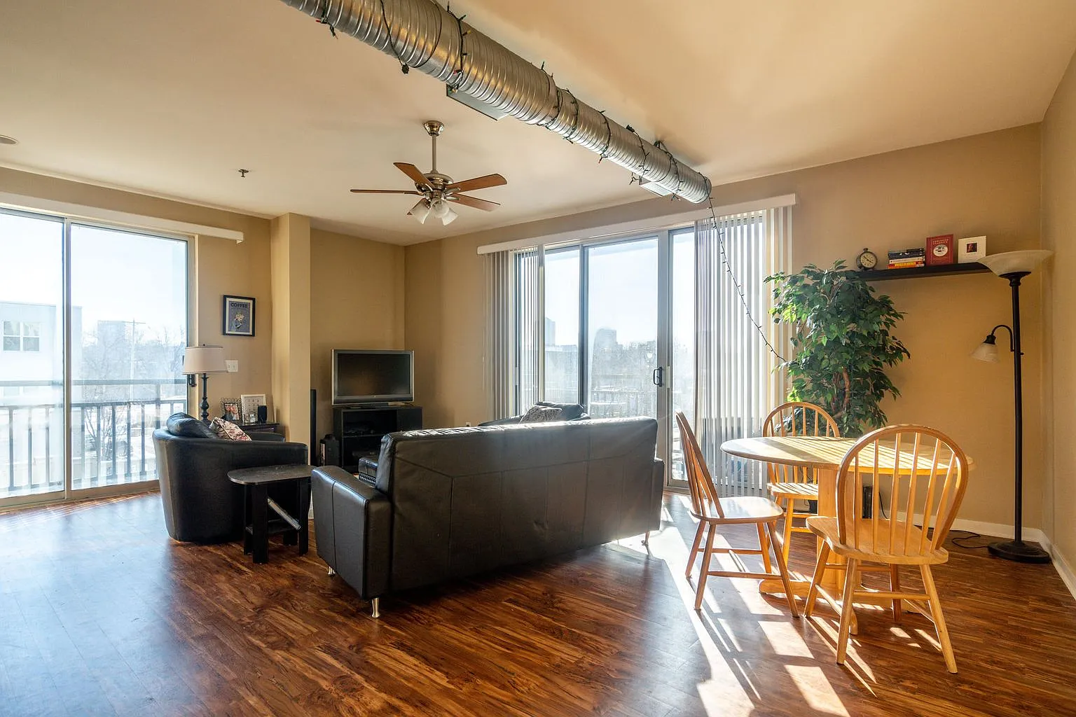 2080 N Commerce St — Photo 1