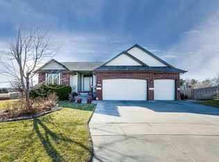 10821 W Waterside Ct, Maize, KS 67101