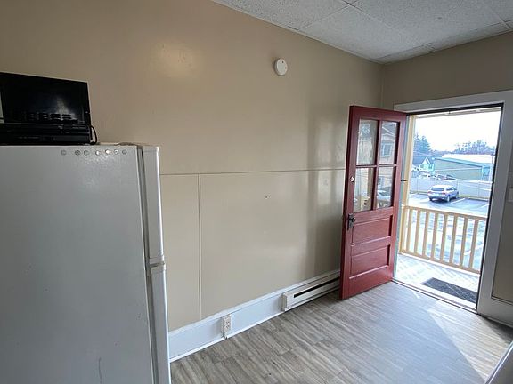 4th image of 16 1/2 S Main St #1b1d1fbae