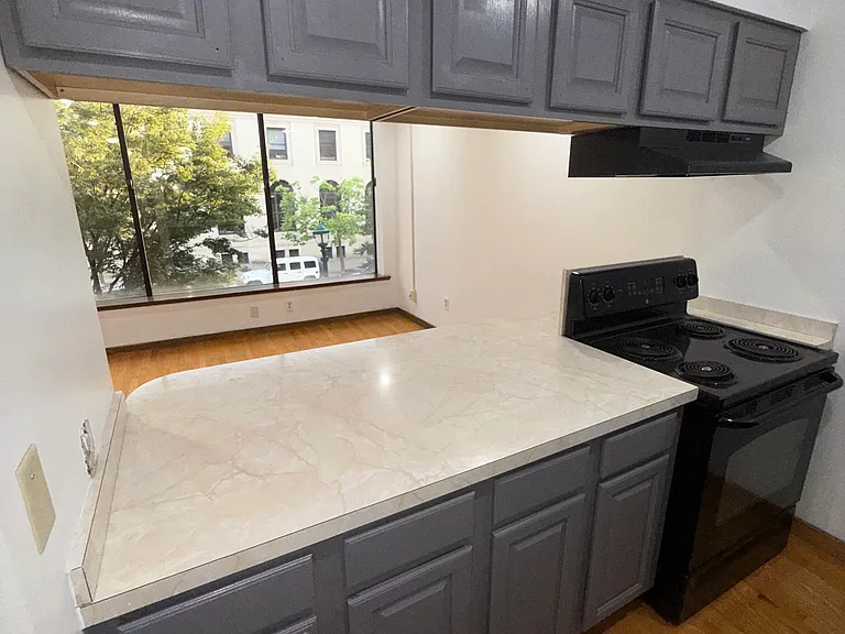 208 W Genesee St — Photo 6