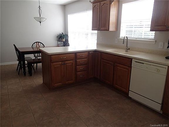 3rd image of 1303 Pebble Creek Dr