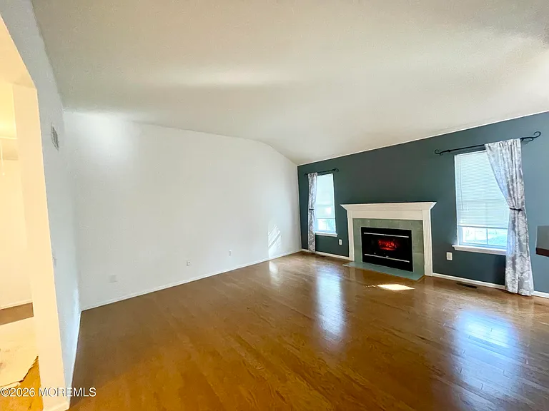 220 Middie Ln — Photo 5