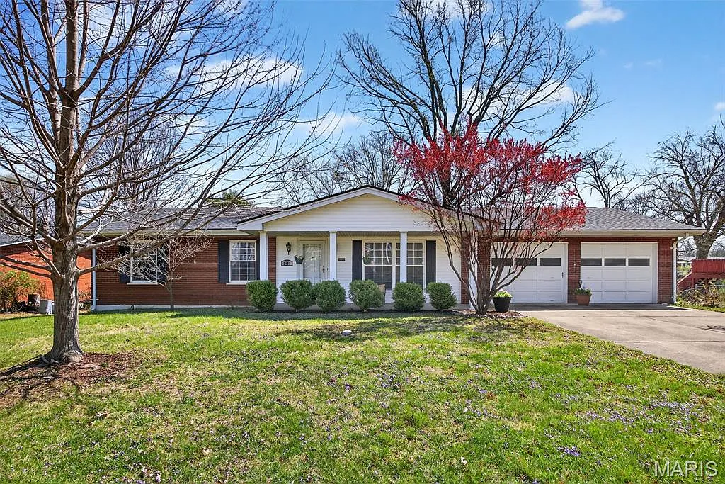2404 Sunnybrook Dr photo 1
