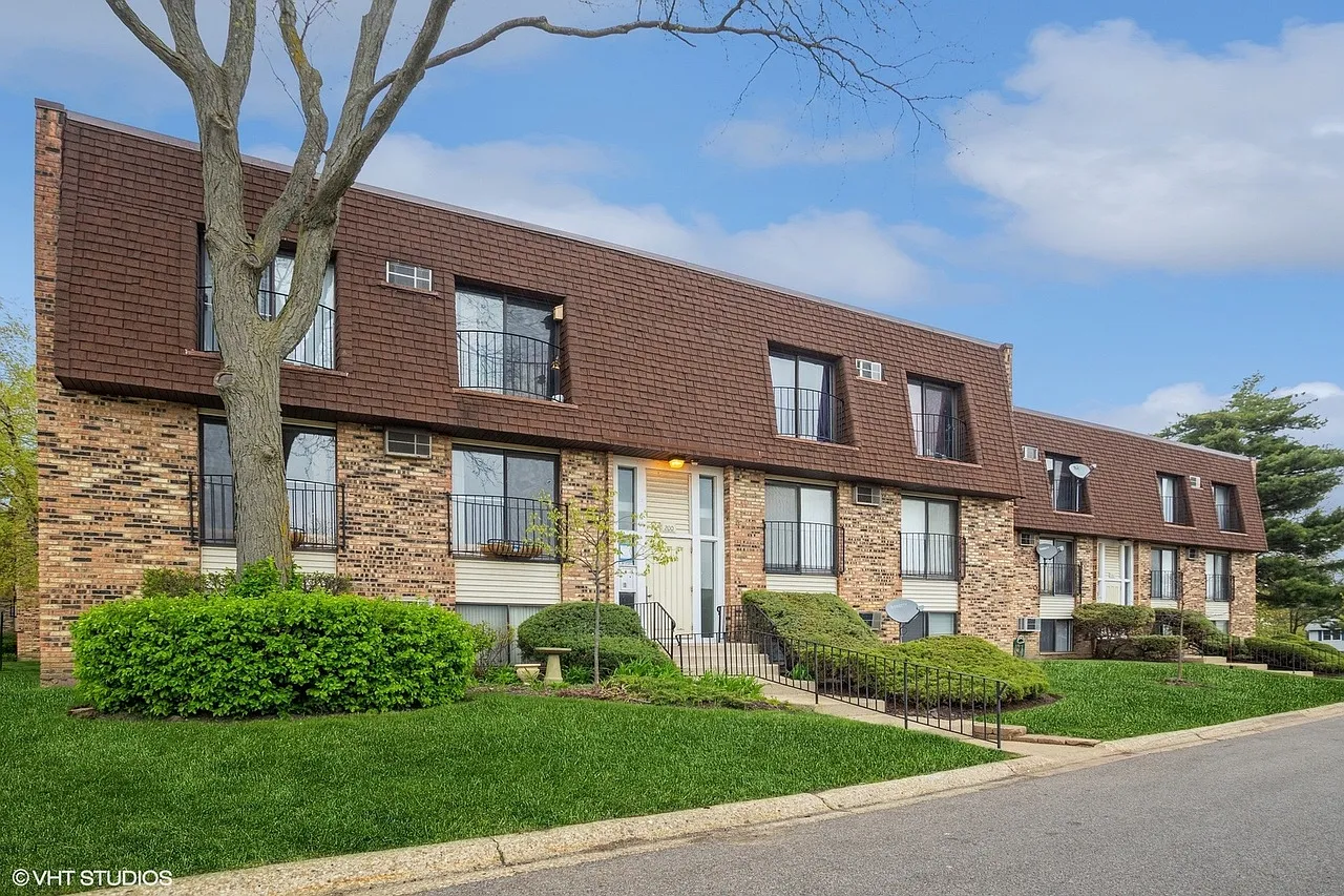 2 bed, 988 sqft, $2,100 — Photo 2
