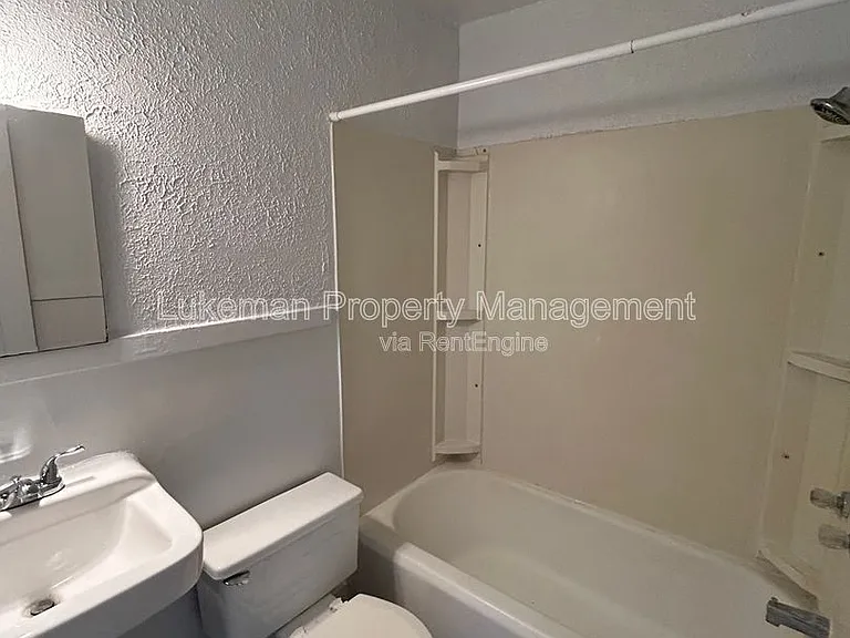 1410 Oak St #1 — Photo 9