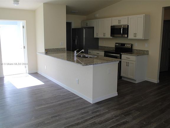4th image of 5051 NE Tradewinds Cir