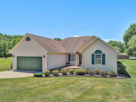 2nd image of 3516 Pinnacle Ridge Rd NE