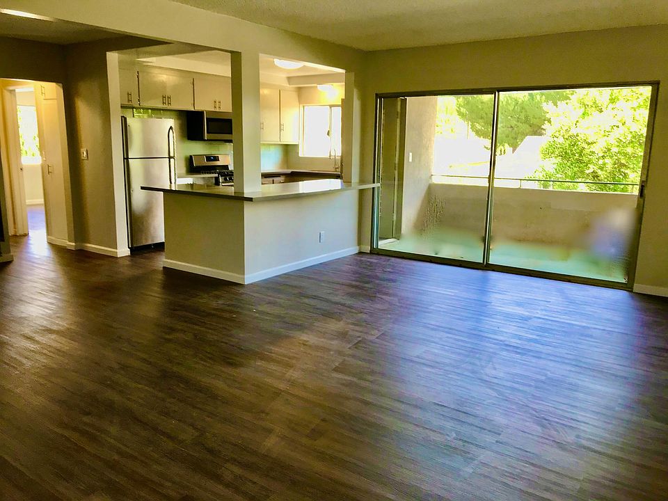 Huge open floor plan with luxury finishes, view balcony, chef's kitchen, premium appliances~ pristine remodel.
