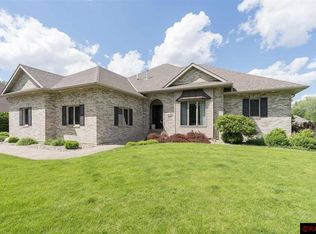 18 Sandi Ct, North Mankato, MN 56003