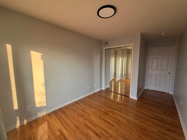 801 Grand Avenue image 10 of 15